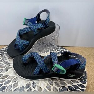 Chaco womens cloud Sandals with Blue and Green Patterned Straps 8